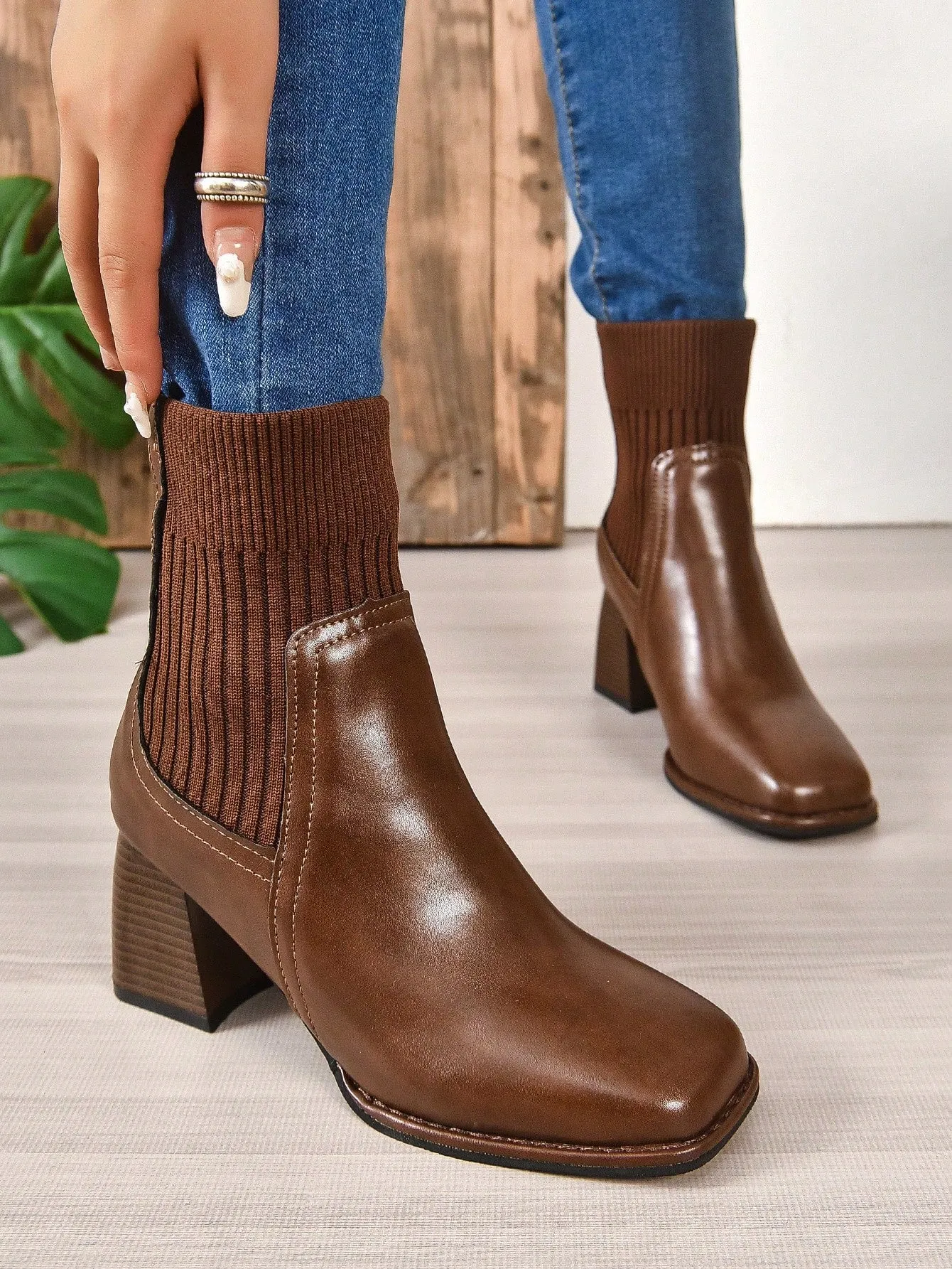 Knitted Classic Brown Boots - Brown